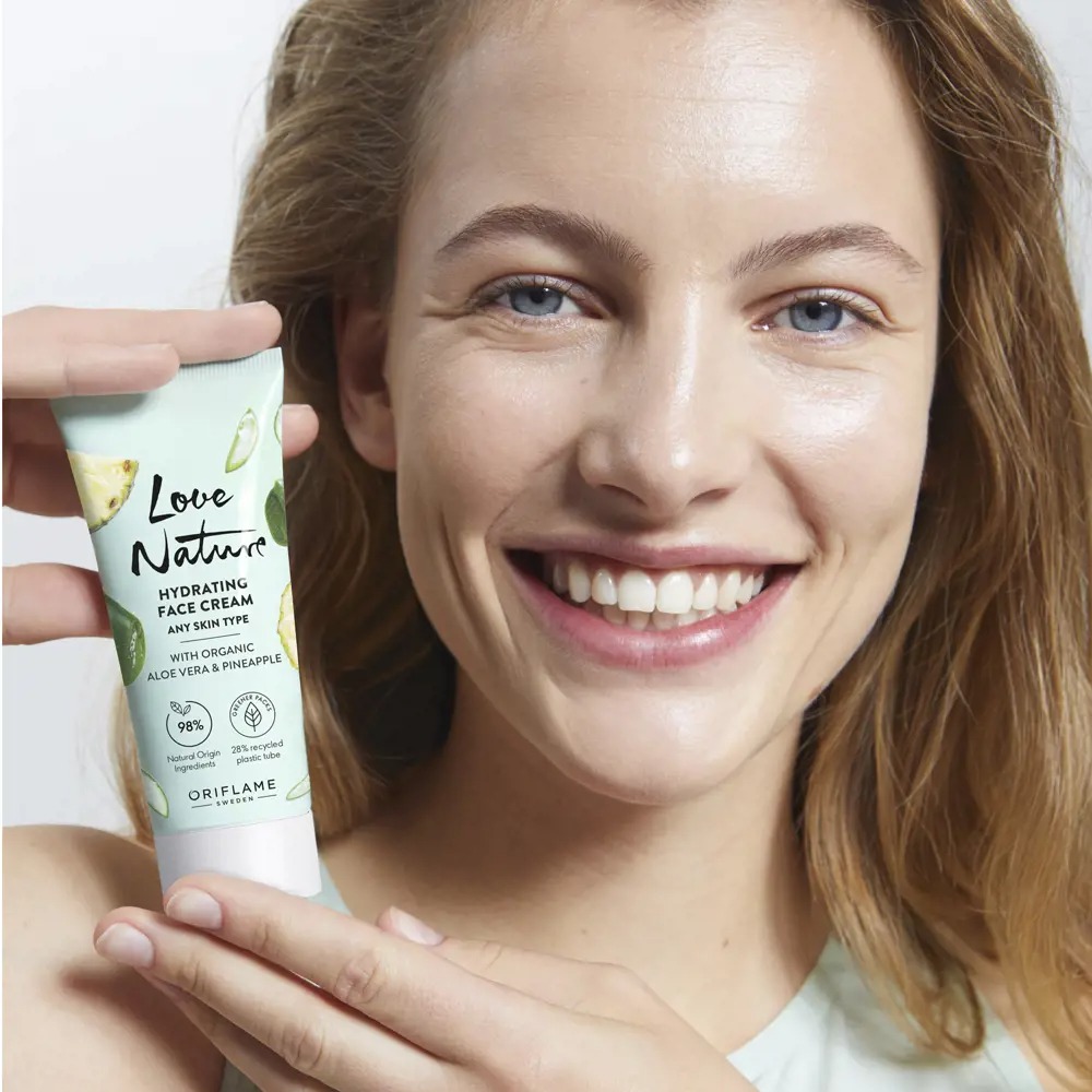 Hydrating Face Cream with Organic Aloe Vera & Pineapple